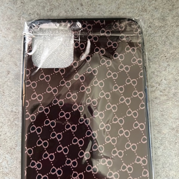 iPhone XI max case - Picture 2 of 6